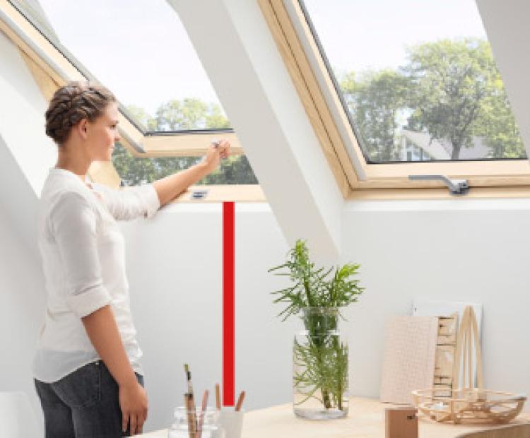 Bottom-operated roof windows