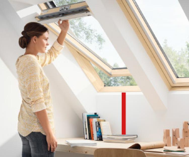 Top-hung roof windows